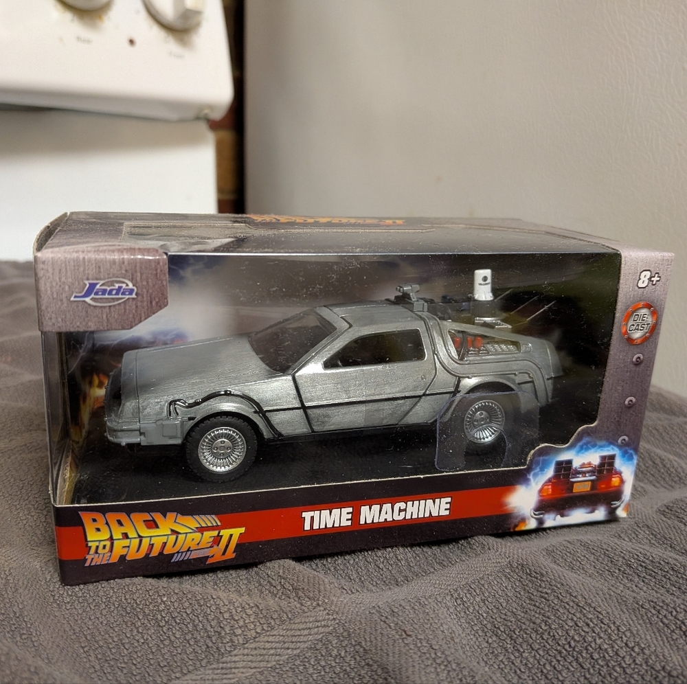 Jada Toys Back to the Future 2 1:32 DeLorean Time Machine Diecast NIB 2022